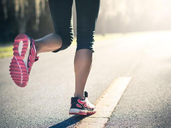 跑步脚受伤的日子该怎么保持状态,常见的跑步膝伤病症状