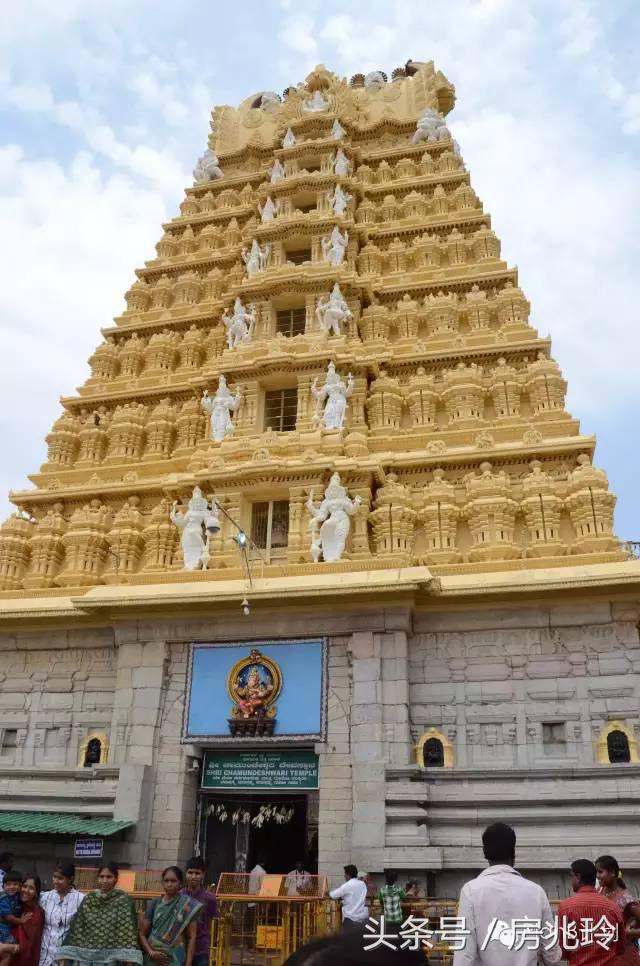 90后中国女孩光脚跑印度贫民窟后去了女子避难所......