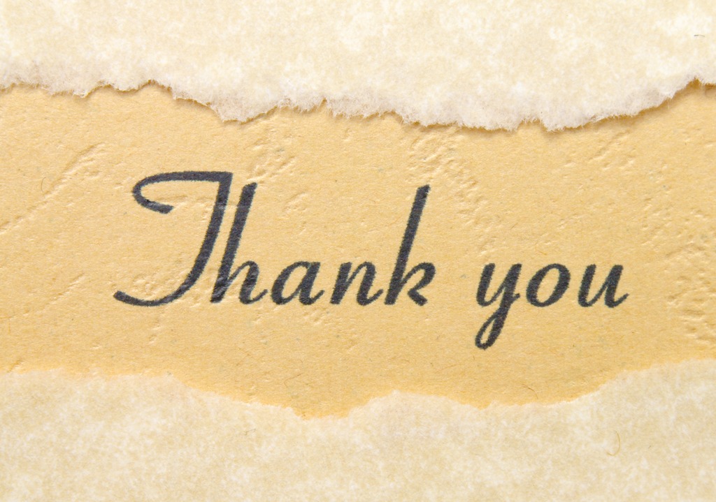 汽车玻璃被砸后怎么处理,车玻璃被撞了怎么处理