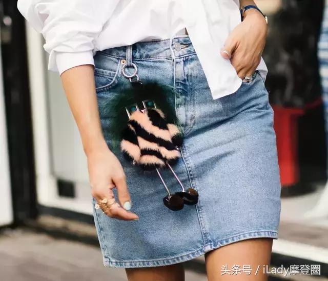 Fendi这只魔性表情包,将会成为17年最火的ITBAG