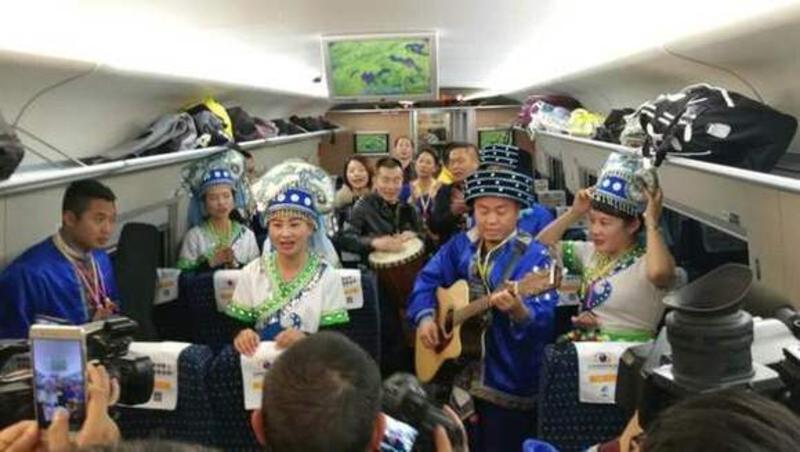 “曲靖号”昆明始发终至深圳齐品春夏秋冬之美