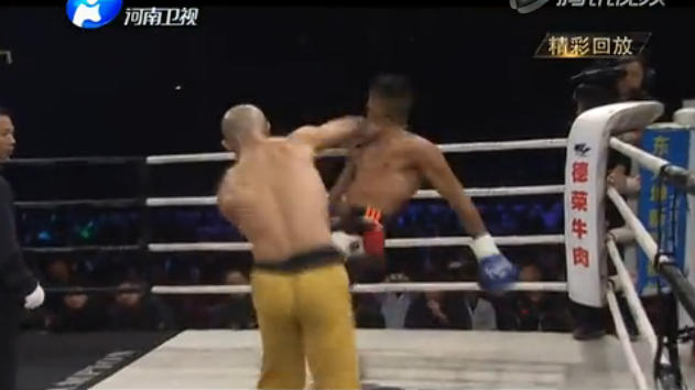 一龙重拳889磅接近泰森,虐400斤美保镖,11秒KO法冠军