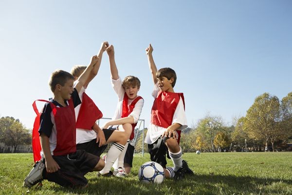 孩子想踢球怎么处理,孩子想踢足球怎么培养