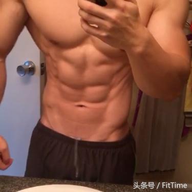 踢足球健身男,踢踢球跳跳舞