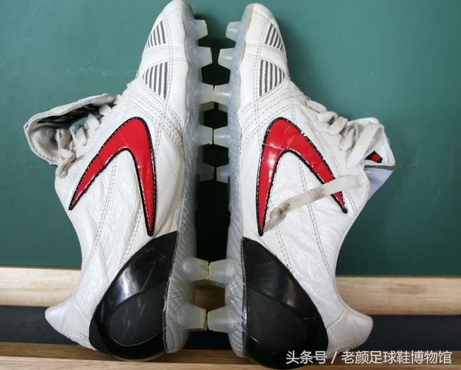 what足球,what鞋是什么牌子