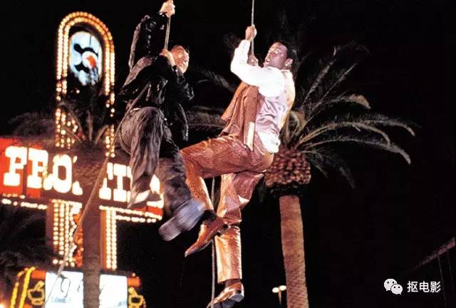 功夫瑜伽成龙和蛇,功夫瑜伽成龙带着狮子飙车