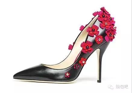 唯物｜情人节倒计时，去看50个潮牌出的超级碗纪念球，独一无二