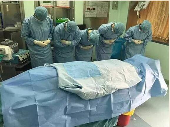 新闻追踪：好医生魂归故里莘县九百乡亲村口迎接