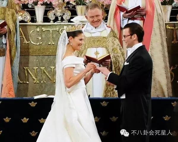 现在还有王子爱上灰姑娘？女招待、女兵、未婚生子戏码不要太多哦