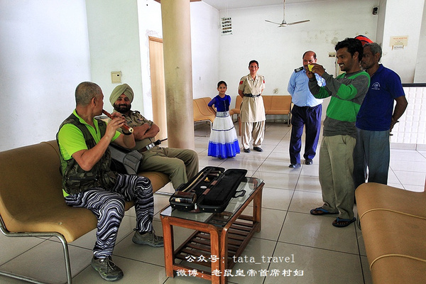 被警察护送出境,被印度扣留的边防士兵回来了吗