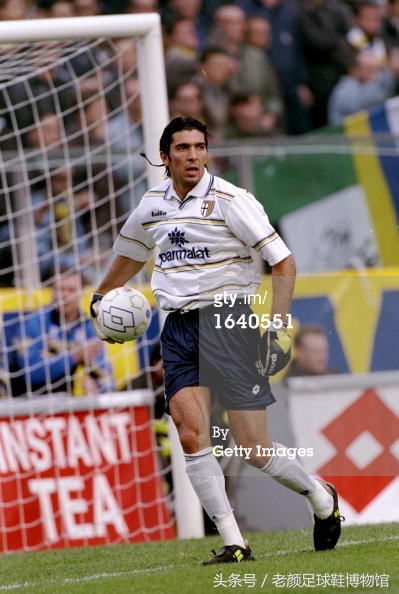 what足球,what鞋是什么牌子