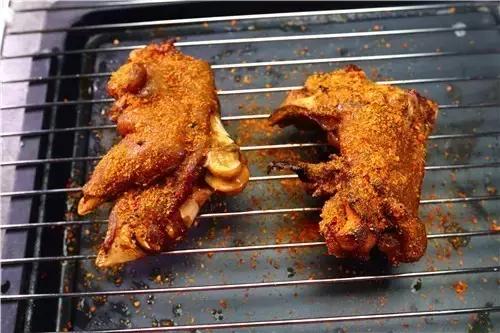 不卤的猪蹄怎么烤,如何卤出外面卖的那种猪蹄