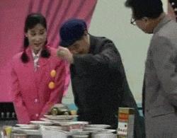 如何通过蛋黄颜色识别优质鸡蛋,蛋壳颜色可以判断鸡蛋新鲜程度