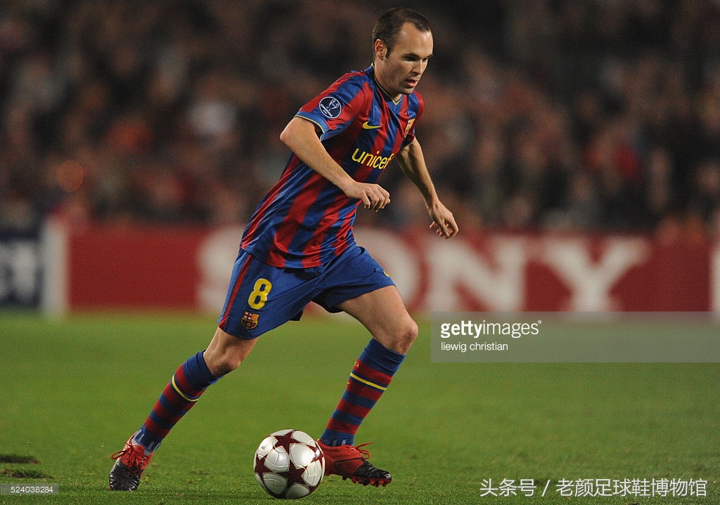 足球鞋阿迪和耐克谁更强,足球鞋耐克暗杀系列