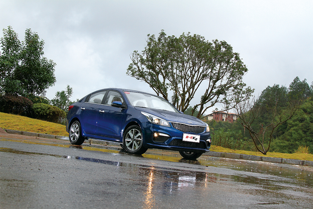 青春永驻2001,17年起亚k2自动挡试驾视频