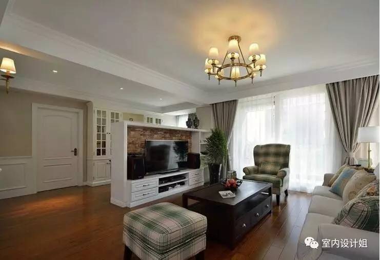 电视墙节省空间,电视墙太大用什么装饰一下