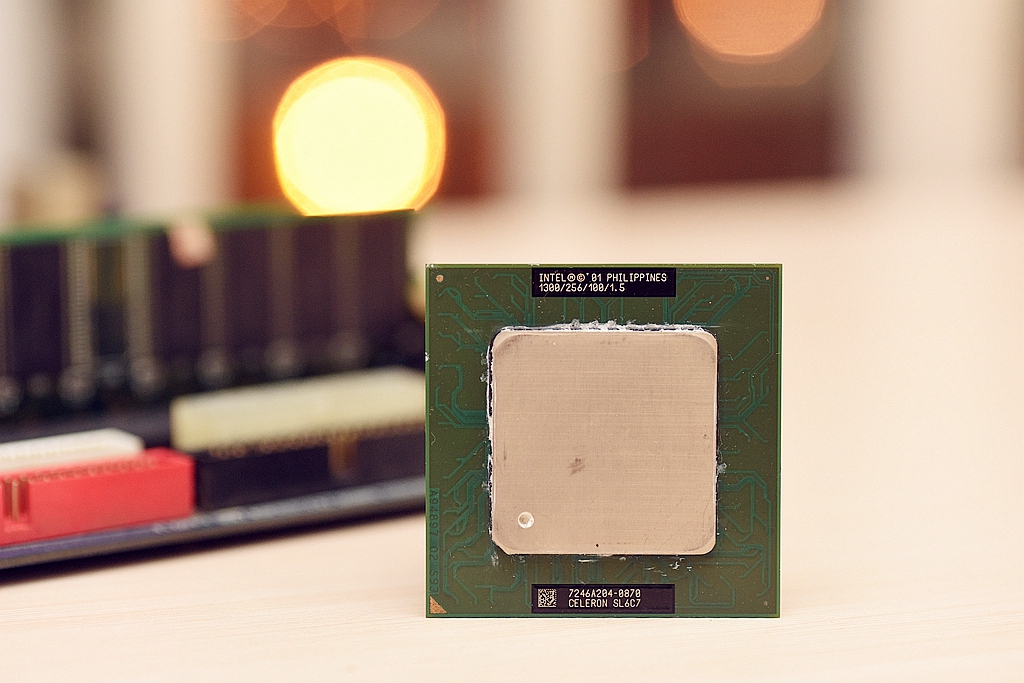 intel90年代,intel是电脑老牌子吗