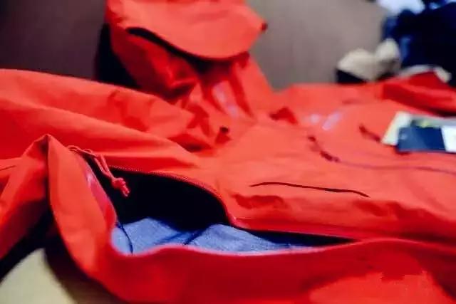 杭州这些运动潮店逆天了！跑鞋比肥皂还轻，冲锋衣堪比艺术品！