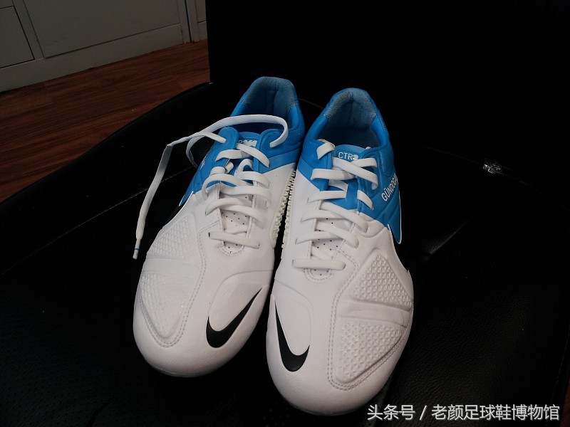 足球鞋阿迪和耐克谁更强,足球鞋耐克暗杀系列