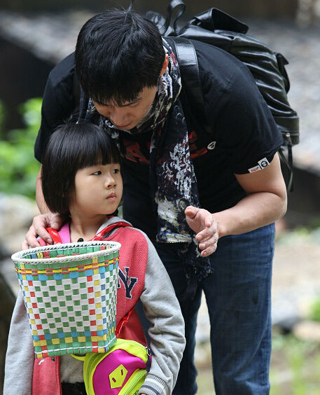 贝儿杨阳洋费曼摘菠萝,爸爸去哪儿贝儿杨阳洋费曼