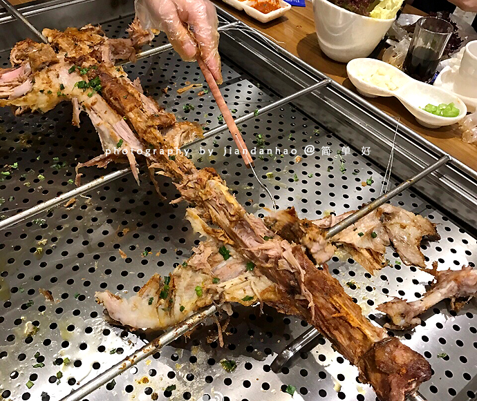 原来最正宗的烤全羊是这样做的,烤全羊出炉前10分钟都经历些什么