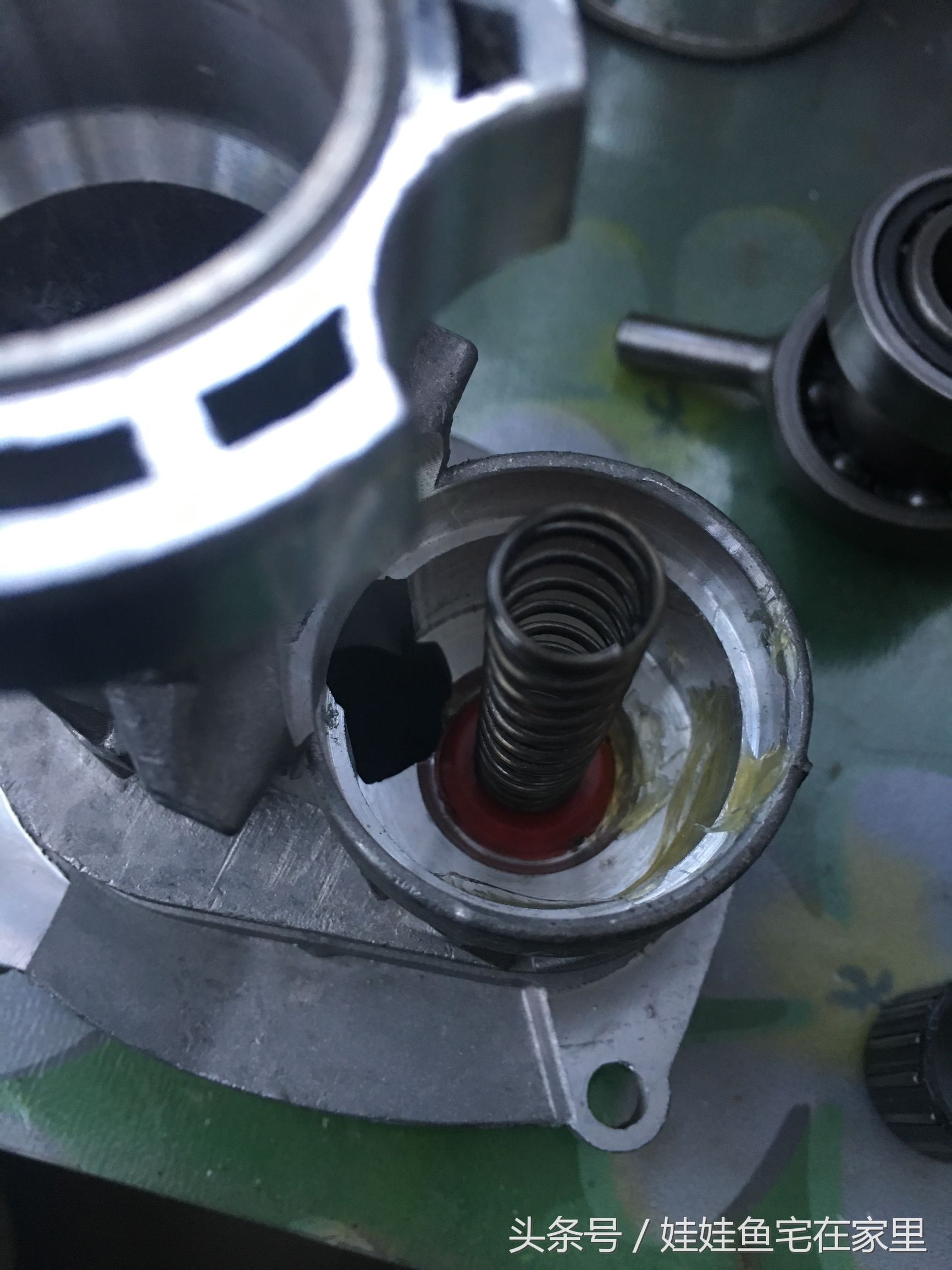 18v博世电锤锂电池组装视频,博世电锤机头维修