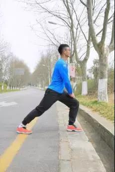 马拉松后半程抬不起腿,马拉松后半程腿酸痛处理办法