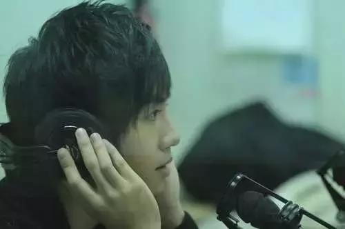 烧伤事件双方粉丝互撕六年，他们承受无尽痛苦，却总是被揭旧伤疤