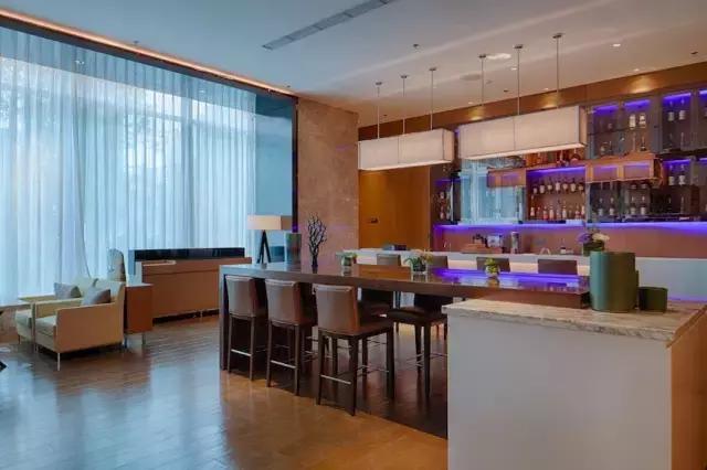 温泉酒店一定要有天然温泉吗,冬日里泡温泉