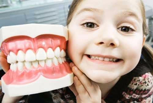 孩子牙不齐嘴一直歪怎么办,如何解决孩子爱吐口水