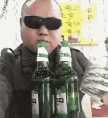 搞笑gif防火防盗防闺蜜果然没错,爆笑gif这就是女汉子开瓶盖的方式