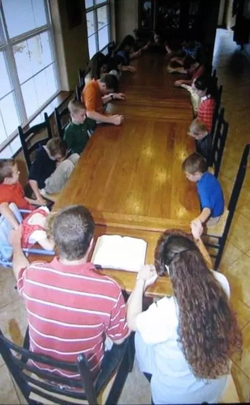 美国夫妇一胎生下17个孩子,美国夫妇生育子女