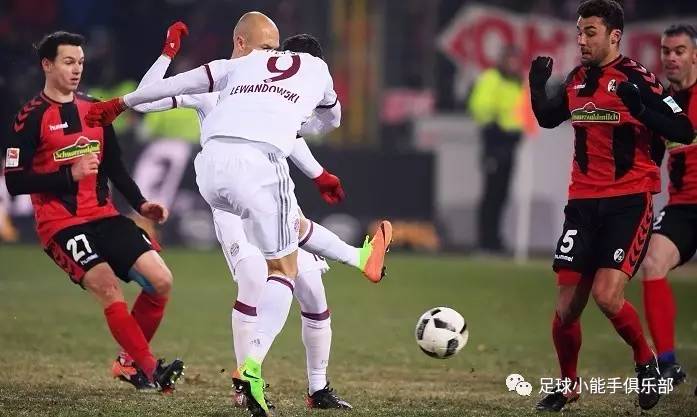 伊布曼联联赛进球,曼联新援伊布首秀倒钩破门