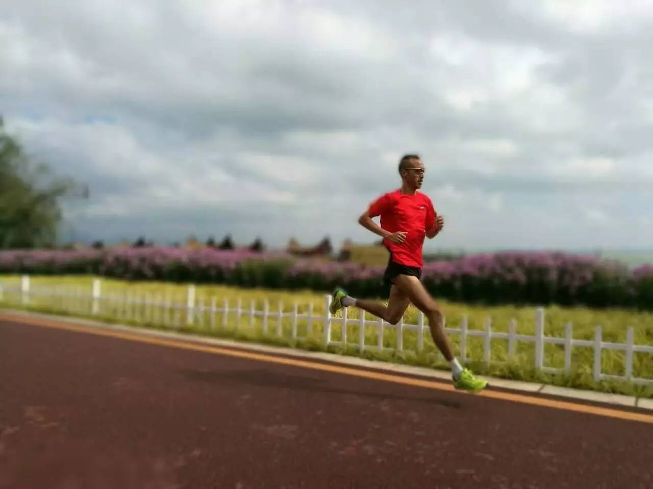 关于安全跑步教育视频,安全跑马拉松训练视频