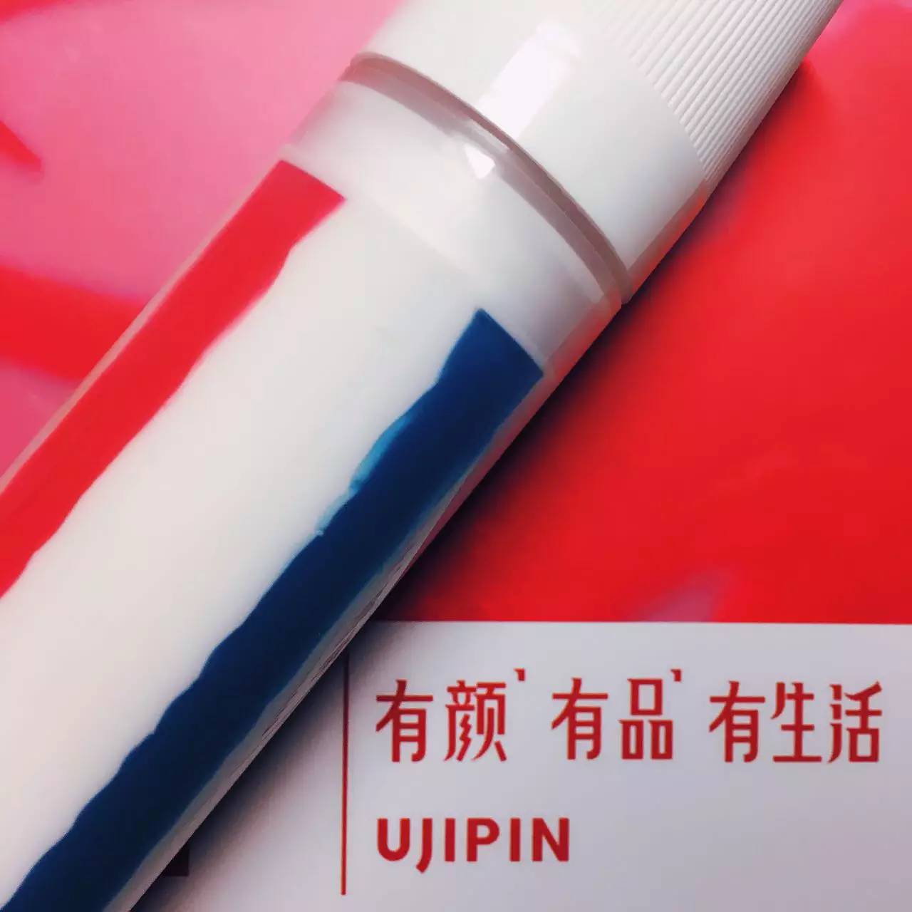 鱿鱼丝报告｜斩男不止唇色，你还需要一支“接吻牌”牙膏！