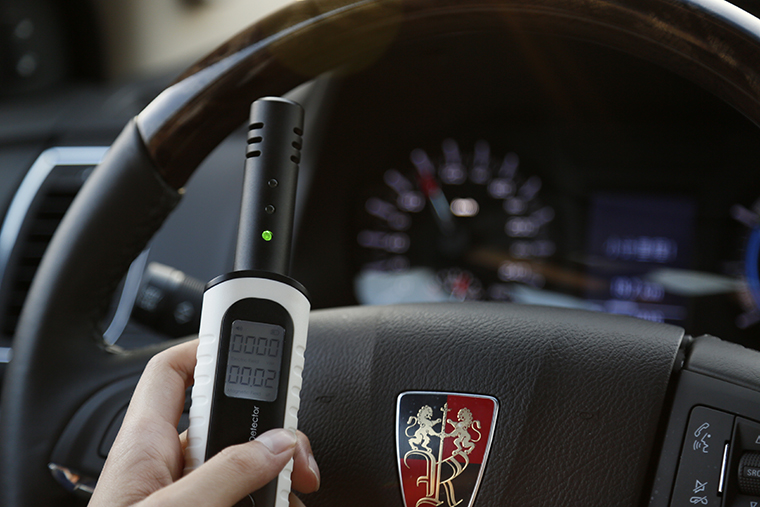 荣威e950真实油耗测试视频,荣威e950碰撞测试