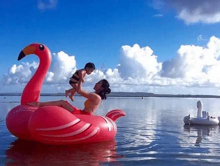 贾静雯小咘咘的照片 (贾静雯是不是给咘咘买的名牌衣服)