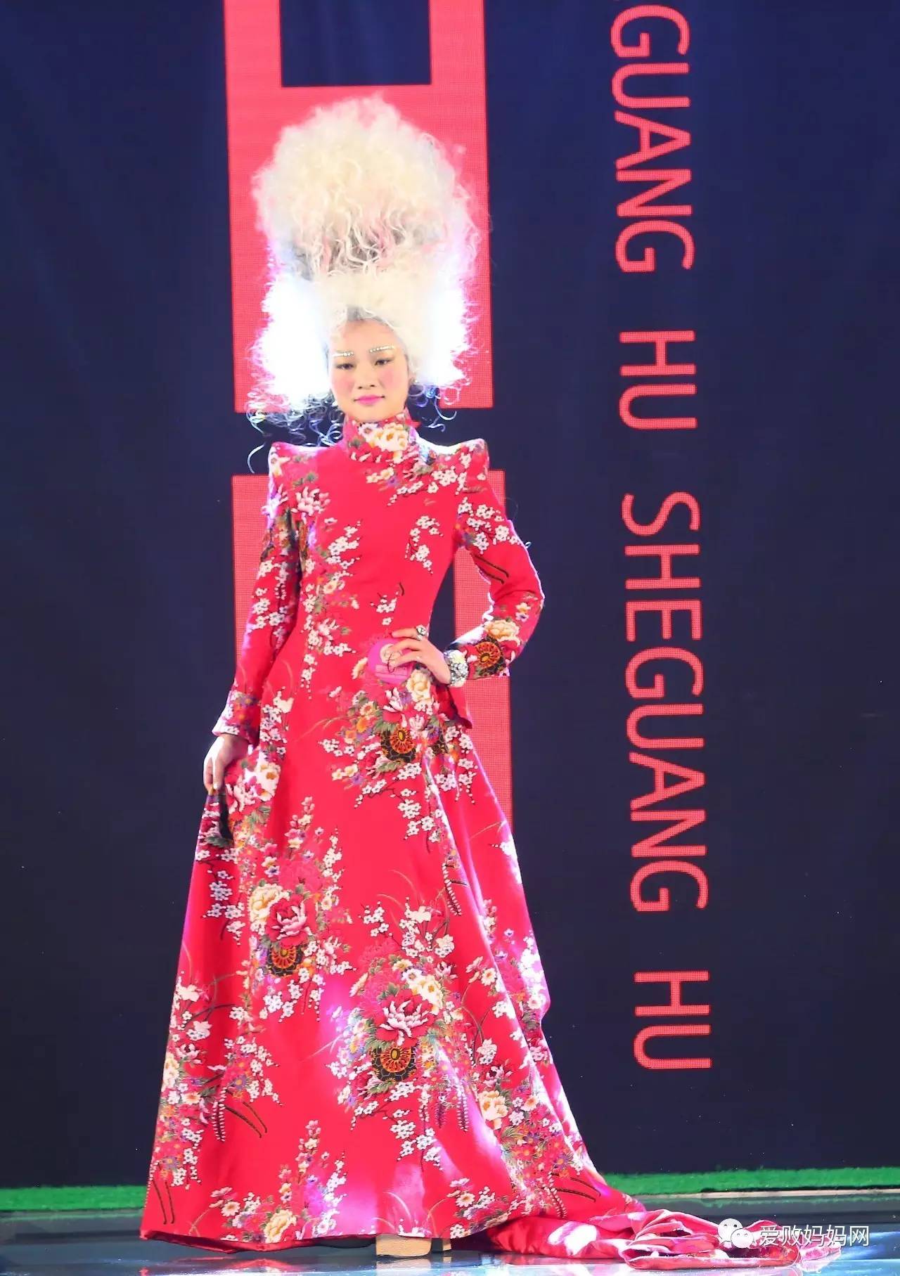 秘密花园里的时尚邂逅——第五届爱败妈妈时尚盛典闪耀绽放