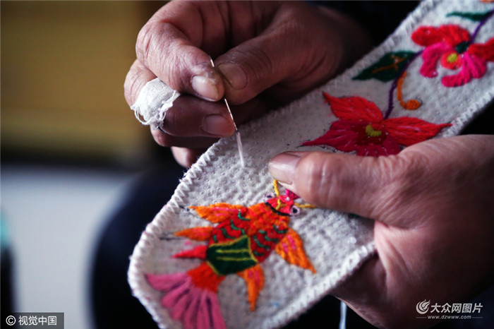 针线间的爱探访*安泰**手艺人制作绣花鞋垫