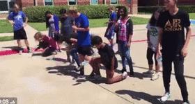 春节假期快来试试这个火爆全球的翻水瓶挑战吧~