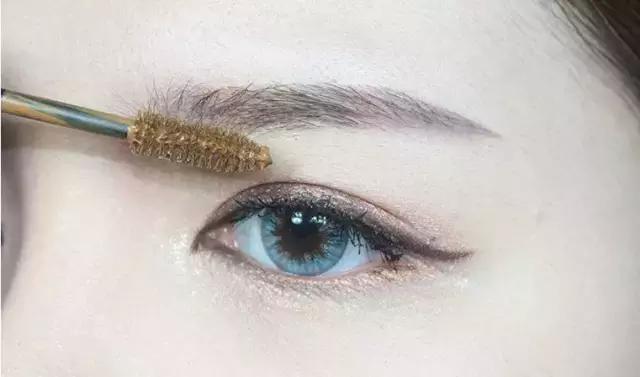 美妆博主在韩国美容手法全程教程,看美妆博主视频怎么才能学会