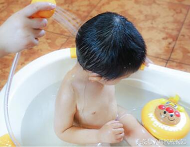 面对宝宝烫伤,亲们千万不慌,谨记宝宝烫伤的最佳处理时间