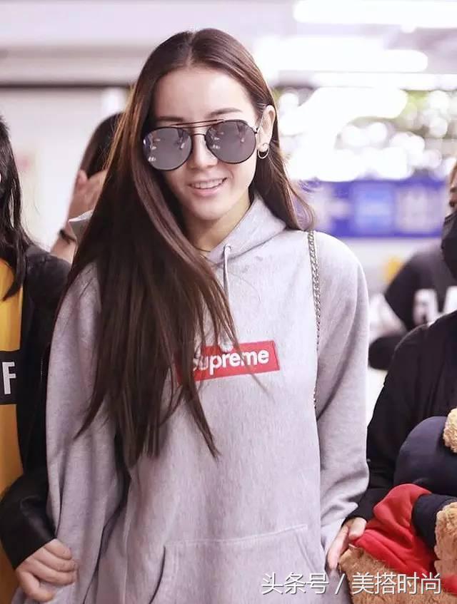 supreme每件衣服上都有镭射标嘛,supreme衣服值多少钱