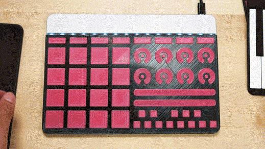 一块板，放张膜就实现任何功能，控制机器人也没问题，什么黑科技