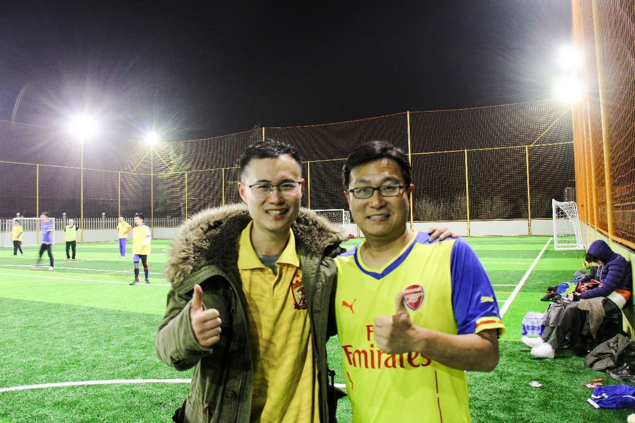 早上7点起来踢足球合适吗,清晨六点踢球