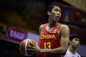 中国男篮混血黑人，日本男篮混血黑人，两人一般大，未来谁更强？