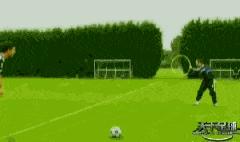 足球经典搞笑gif动图,足球史上十大爆笑瞬间图片