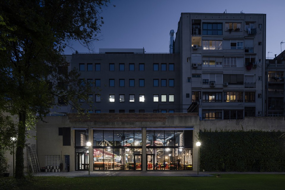 “家以外的家”繁花似锦–巴塞罗那花园餐厅