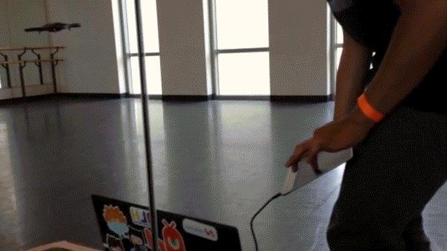 一块板，放张膜就实现任何功能，控制机器人也没问题，什么黑科技