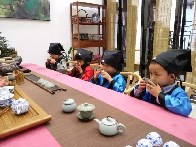 田螺姑娘在水里,水缸里的田螺姑娘